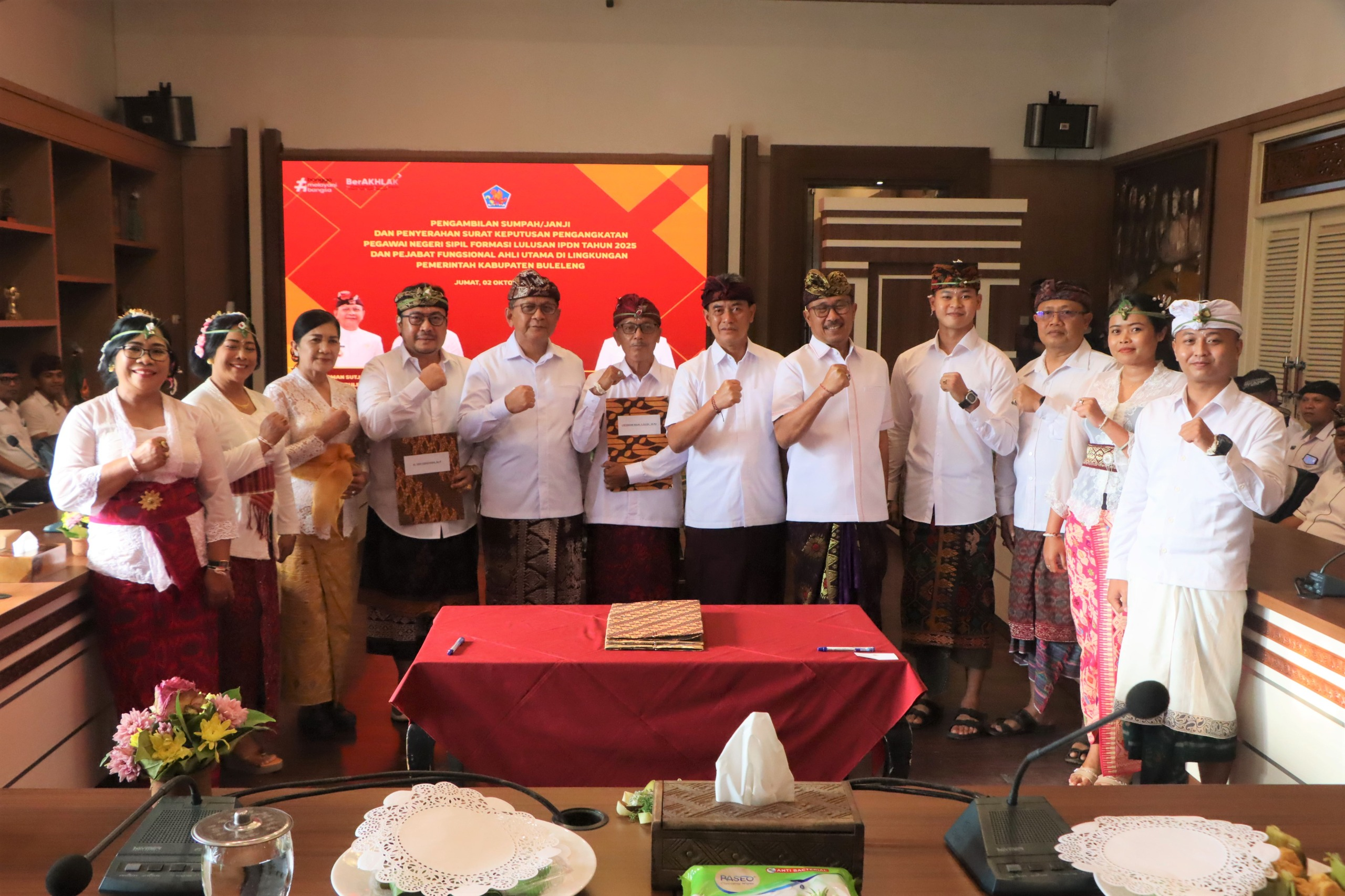 Bupati Sutjidra Lantik 7 ASN, 3 Lulusan IPDN dan 4 Pejabat Fungsional Ahli Utama